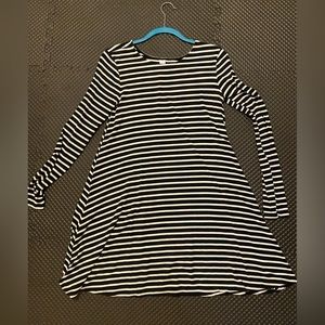 Old Navy Black & White Striped Dress with Sleeves Size M